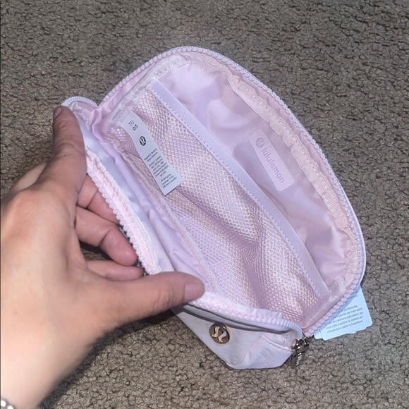 Lululemon Everywhere Belt Bag 1L Blissful Pink - Picture 6 of 8